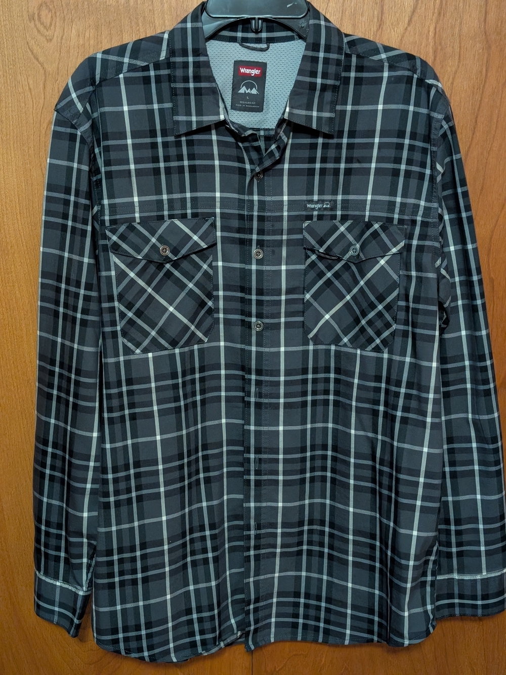 Wrangler Men’s Black & Gray Plaid Button-Down Shirt
